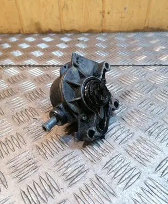 Volkswagen Golf IV Vacuum pump 038145101B