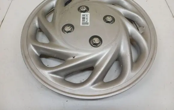 Nissan Serena R14 wheel hub/cap/trim