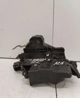 Mercedes-Benz E W210 Front door lock 2027203535