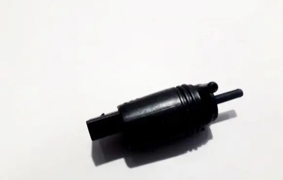 BMW 5 E39 Windscreen/windshield washer pump 67128377612