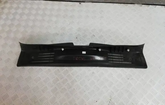 Renault Modus Trunk/boot sill cover protection 8200699165 8200659870