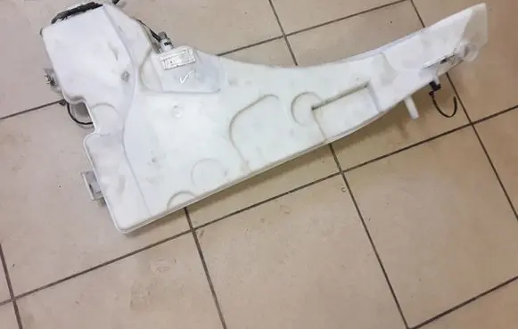 BMW X5 E70 Windshield washer fluid reservoir/tank 10833217 7161476 7161465