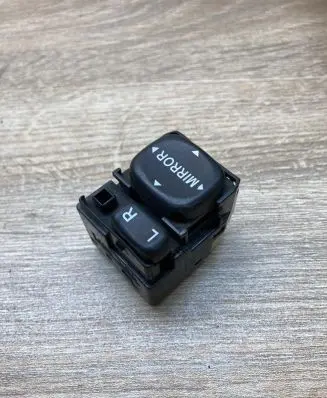 Toyota Avensis T250 Wing mirror switch 183575 183606