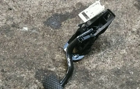 BMW 7 G11 G12 Brake pedal 686177104 20150625 D2686177104