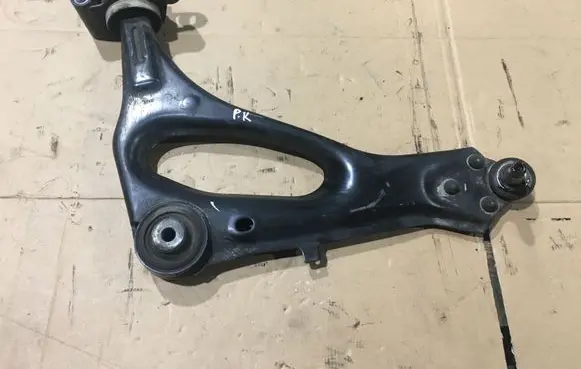 Mercedes-Benz Vito Viano W447 Front lower control arm/wishbone A4473303400