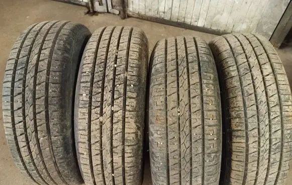 Jeep Grand Cherokee R15 winter/snow tires with studs 23575R15