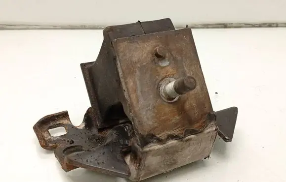 Engine mount bracket