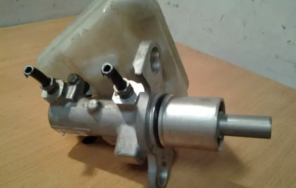 Audi A8 S8 D3 4E Master brake cylinder 9304125000 4E0611301A