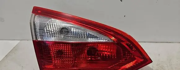 Tailgate rear/tail lights