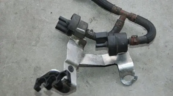 Audi A8 S8 D3 4E Vacuum valve 077133459