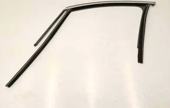 BMW 2 F46 Front door glass trim molding 7326167 8498427