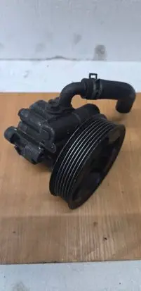 Toyota Avensis T250 Power steering pump 32100