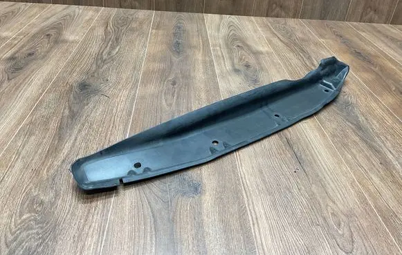 Mercedes-Benz R W251 Fender end trim 2518890225