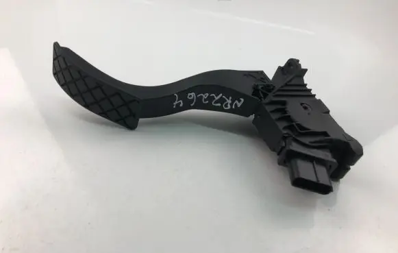 Volkswagen PASSAT B8 Accelerator throttle pedal bracket 5Q1723503H