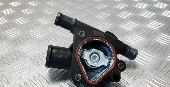 Nissan Qashqai Thermostat housing 8200907234C