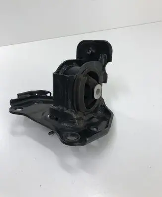 Toyota RAV 4 (XA40) Engine mount bracket