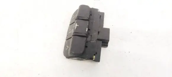 Steering wheel buttons/switches