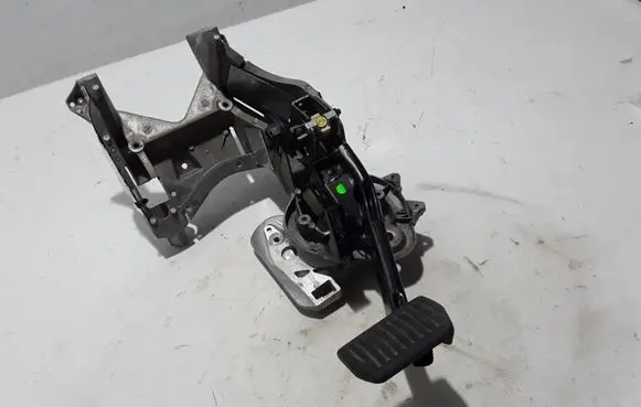 Volvo XC90 Brake pedal 31687067
