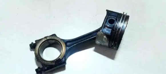 Renault Clio II Piston with connecting rod