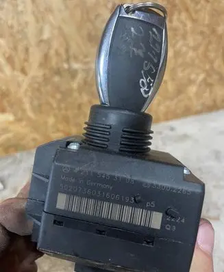 Mercedes-Benz CLS C219 Ignition lock A2115453108 33002265