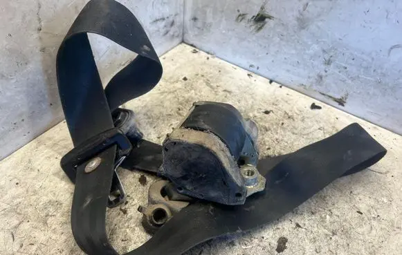 Renault Master II Front seatbelt 04738A