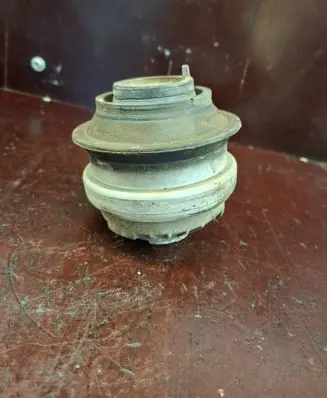 Engine mount bracket