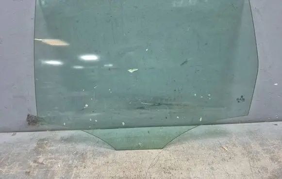 Volkswagen PASSAT B7 Front door window/glass (coupe)