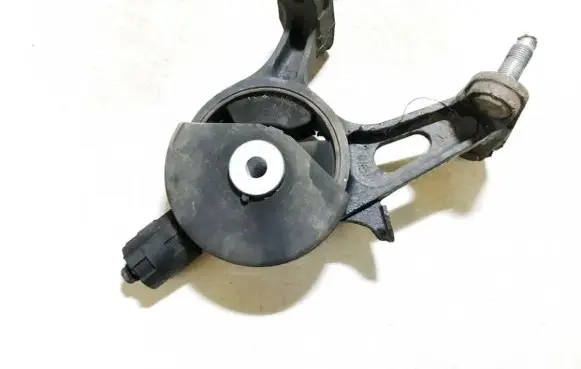 Toyota Auris 150 Engine mount bracket