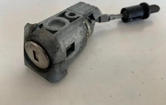 Audi TT TTS RS Mk3 8S Front door lock 8S1837167