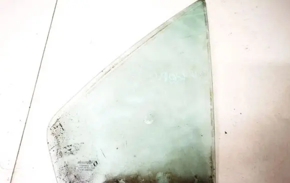 Rear vent window glass
