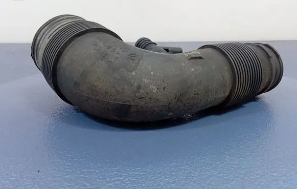 Porsche Cayenne (92A) Air intake hose/pipe 7P6129572