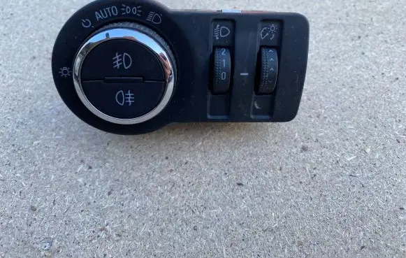 Chevrolet Cruze Light switch 13301752