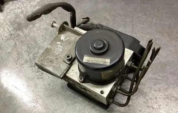 Mercedes-Benz C W203 ABS Pump A0054310712 10020404164 00130402820187