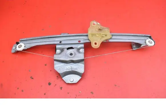 Renault Clio I Front door window regulator with motor 807213867R