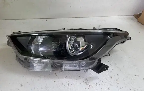 Toyota Yaris XP210 Headlight/headlamp