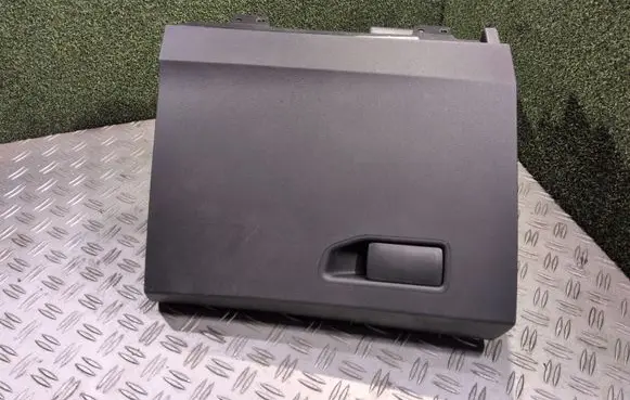 Peugeot 3008 II Glove box E0323036