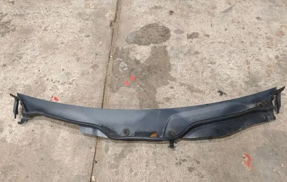 Mercedes-Benz ML W164 Wiper trim A1648300228