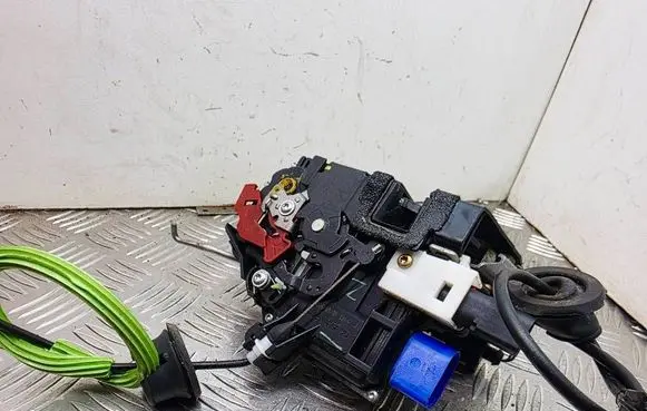 Audi A8 S8 D3 4E Rear door lock 4E0839016A