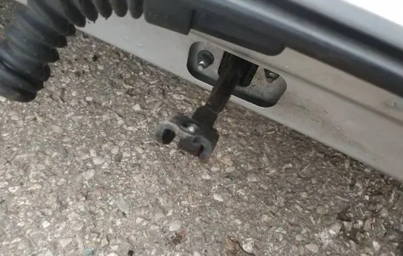 Volvo XC60 Rear door check strap stopper