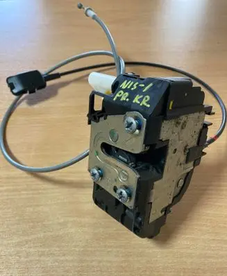 Nissan Note (E11) Front door lock 4207H
