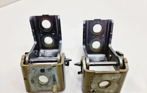 Rear door hinge set