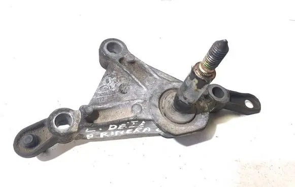 Nissan Primera Gearbox mounting bracket 072522