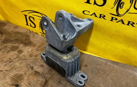 Peugeot 508 RXH Engine mounting bracket 9677163980
