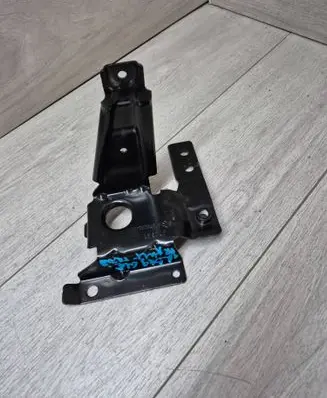 Mercedes-Benz GLE W167 Front bumper mounting bracket A1676208600