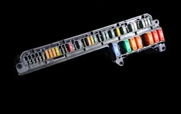 BMW 5 E60 E61 Fuse module 6957330