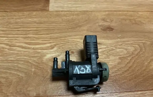 Volkswagen PASSAT B6 Turbo solenoid valve 1J0906283C