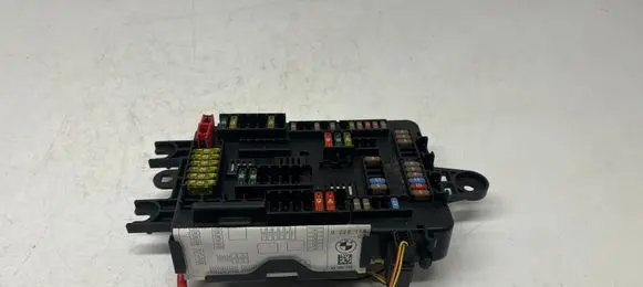 BMW 3 F30 F35 F31 Fuse module 9261111