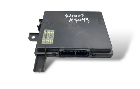 Peugeot 4007 Fan control module 7820A055