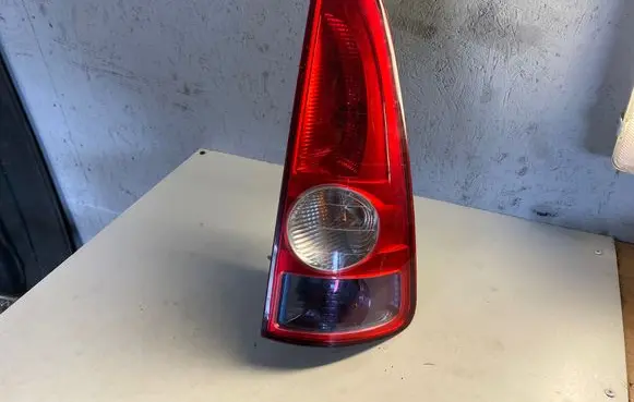 Renault Espace IV Rear/tail lights 8200027152