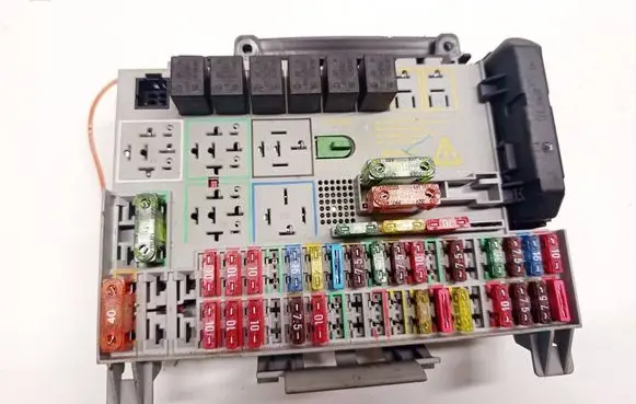 Opel Astra G Fuse box set 90589965